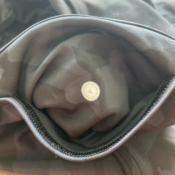 Lululemon Fast and Free Camo Biker Shorts - Picture 6 of 9